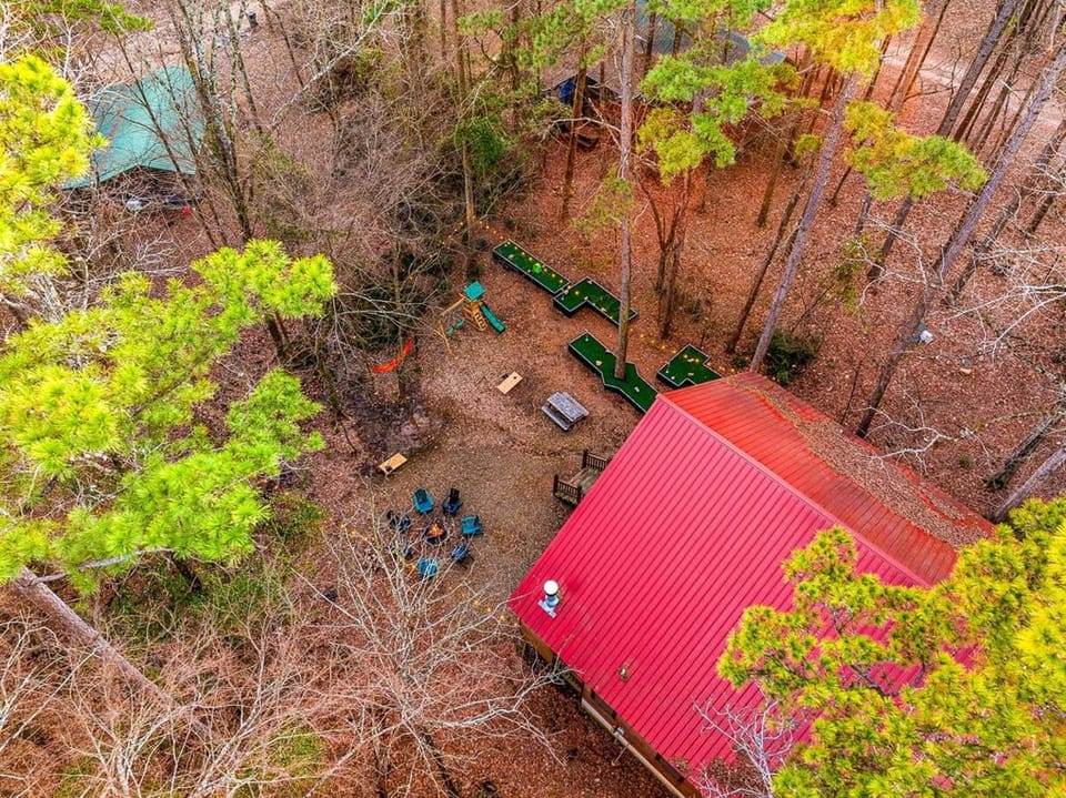 Close to Lake Putt Putt, Pool Table, Play set House in Broken Bow