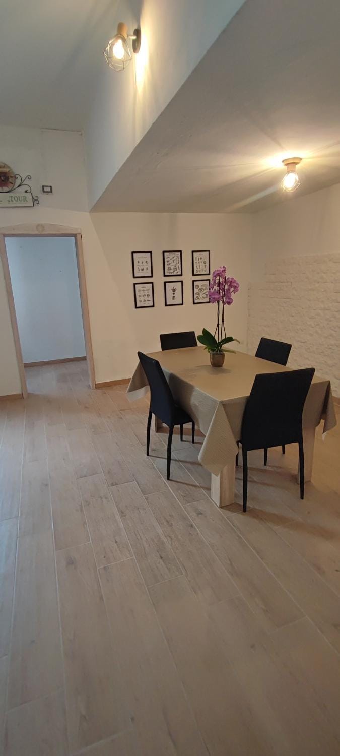 Living room, Dining area