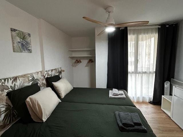 Bed, Living room, Bedroom