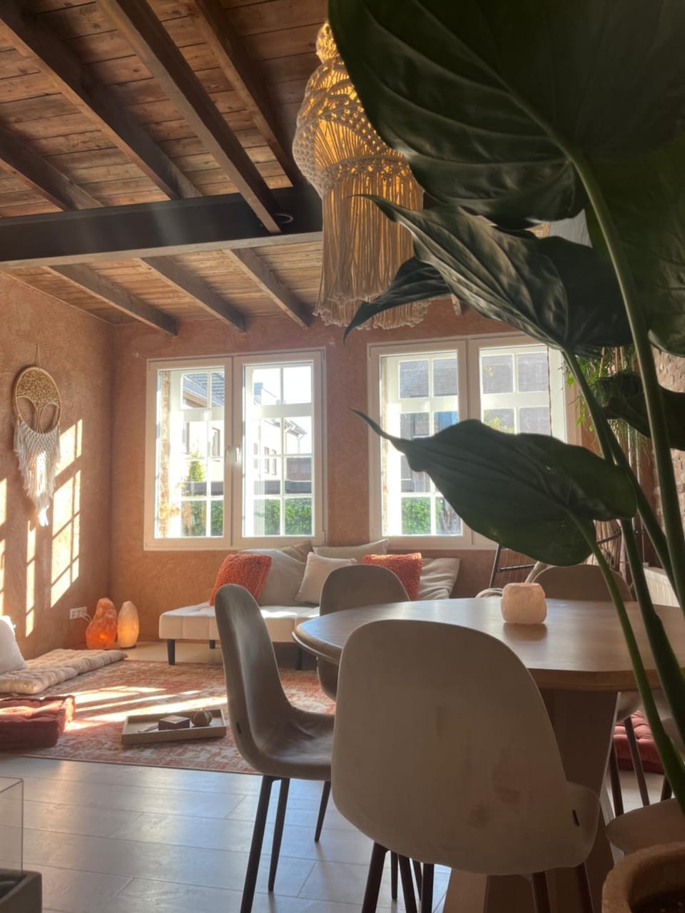 Living room, Dining area