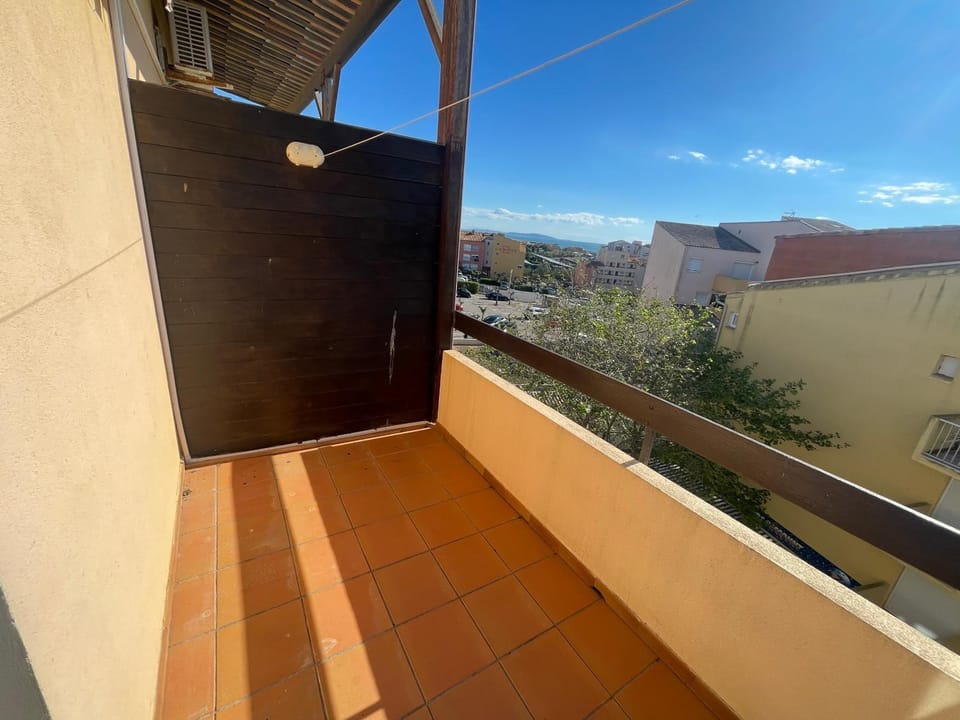 Apt 6 personnes plus 2 enfants 200m de la plage ,Draps et serviettes non fournies Apartment in Agde