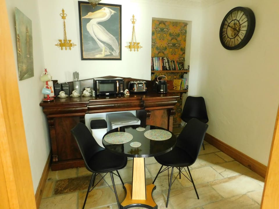 Coffee/tea facilities, Dining area