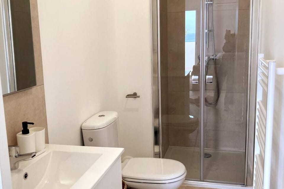 Studio 2 personnes vue mer et pieds dans l'eau N113 Apartment in Linguizzetta