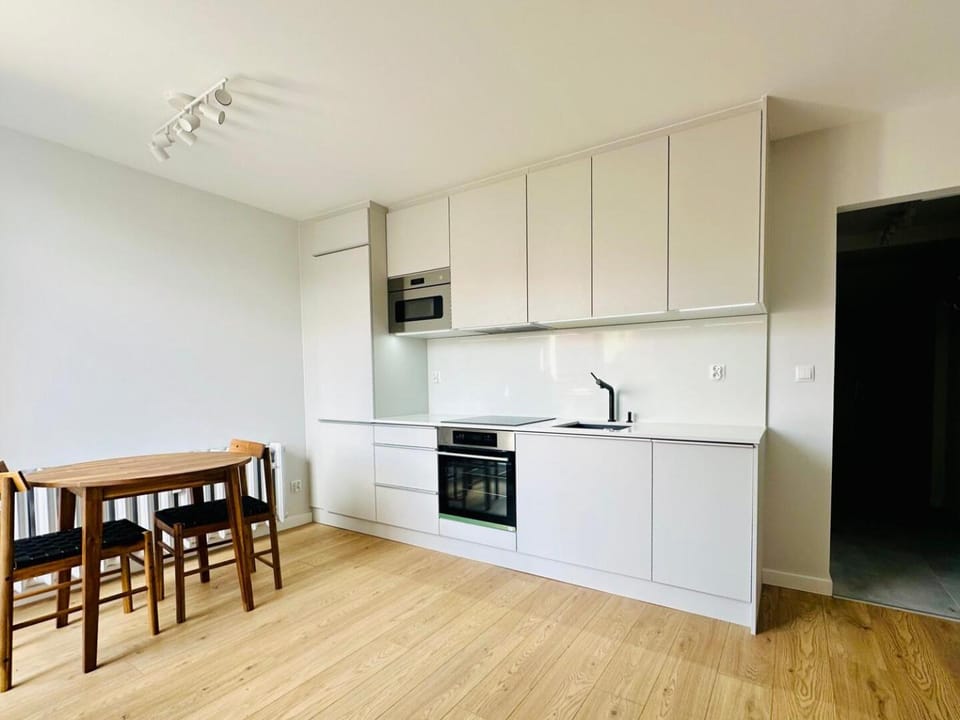 Kitchen or kitchenette, Dining area, dishwasher, microwave, oven, stove