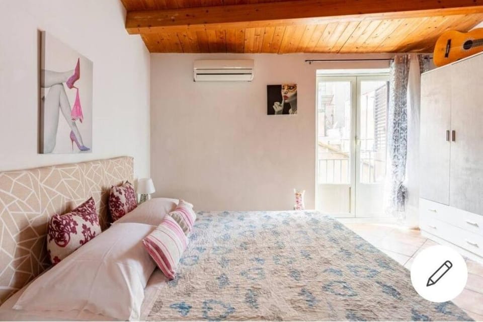 Bedroom, air conditioner
