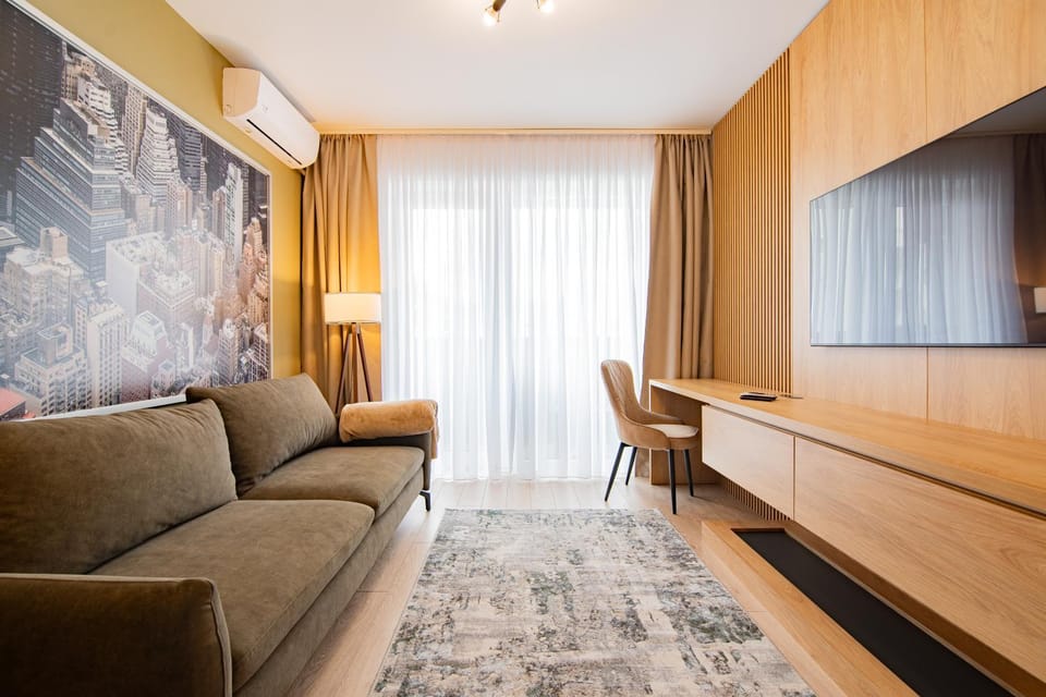 Toilet, Living room