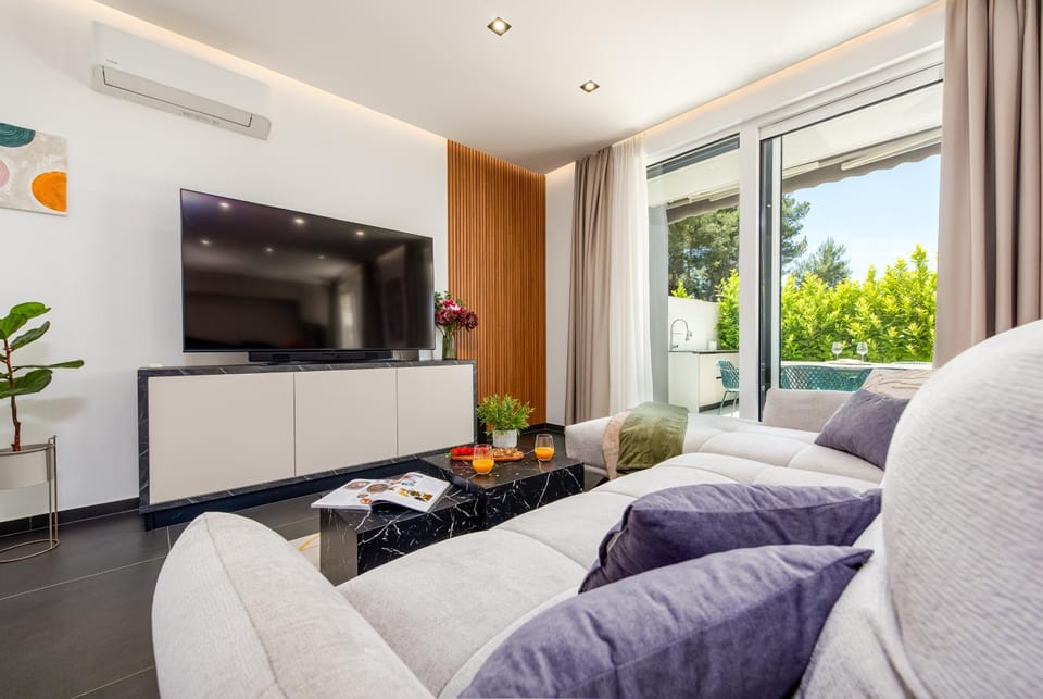 TV and multimedia, Living room, Seating area