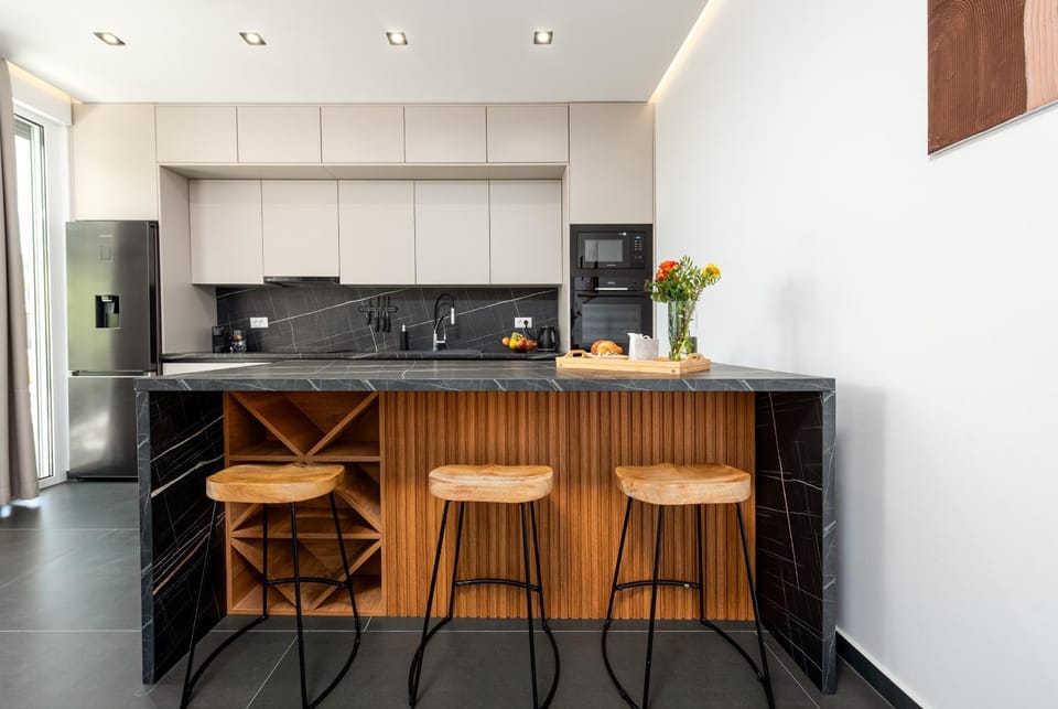 Kitchen or kitchenette, Dining area, stove