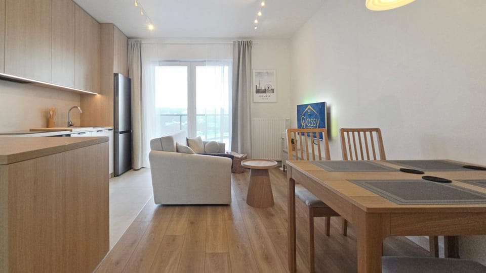 TV and multimedia, Kitchen or kitchenette, Living room, Seating area, Dining area
