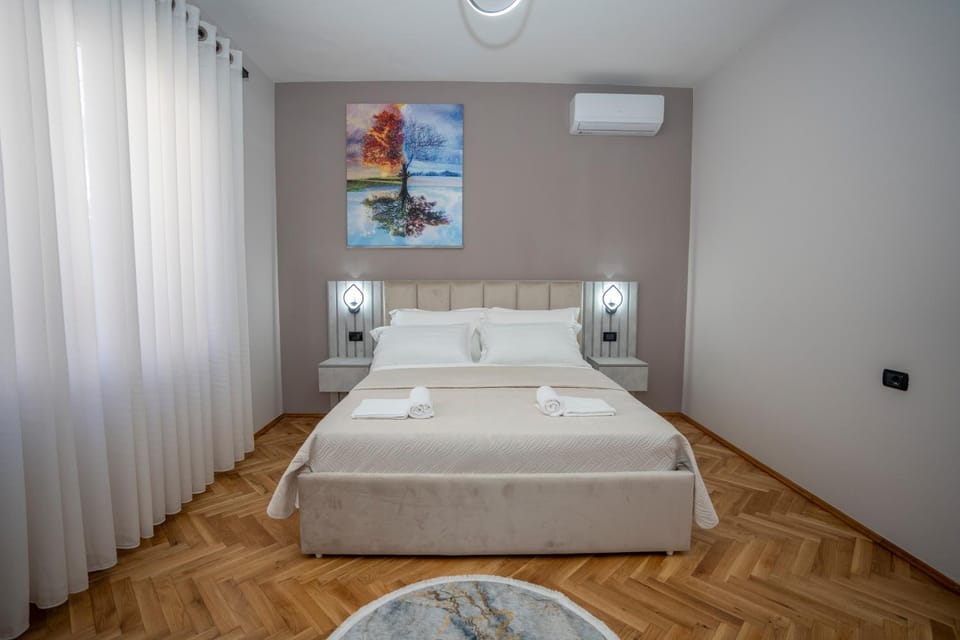 Bed, Photo of the whole room, Bedroom, air conditioner