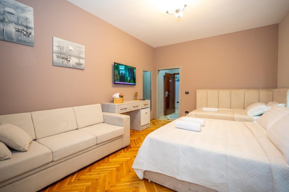 Bed, TV and multimedia, Photo of the whole room