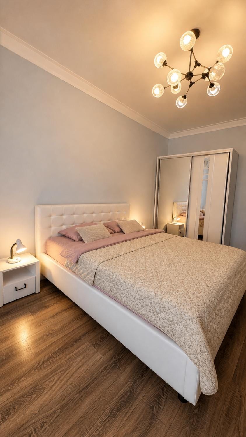 Photo of the whole room, Bedroom