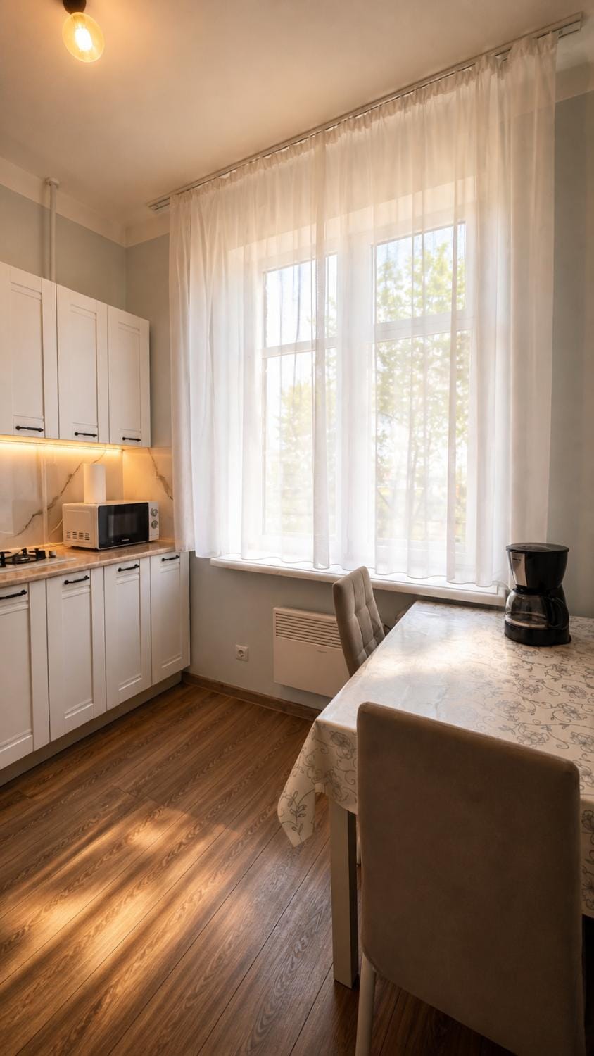 Kitchen or kitchenette, Dining area, stove