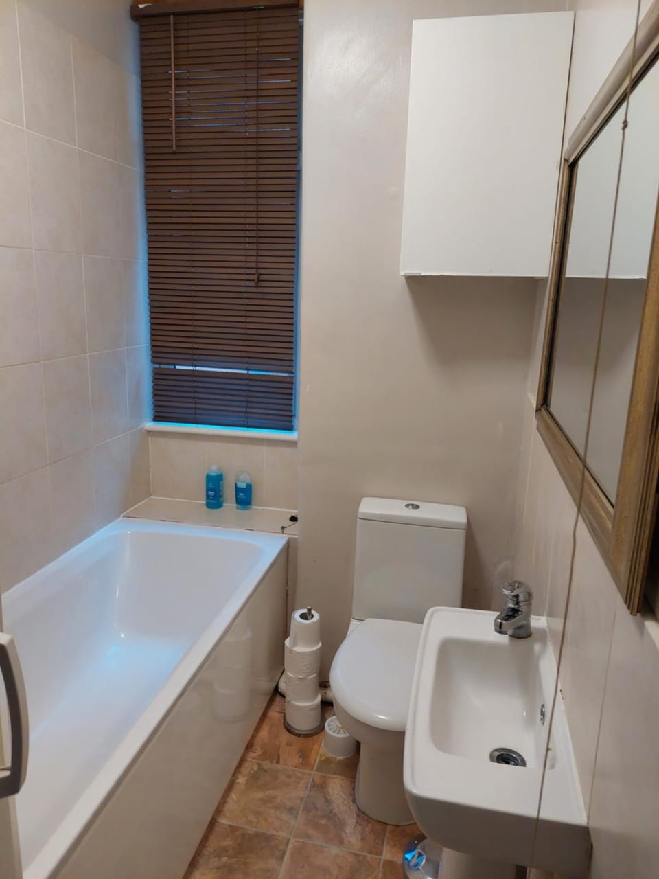 2 Bedroom Garden Apartment Apartment in London