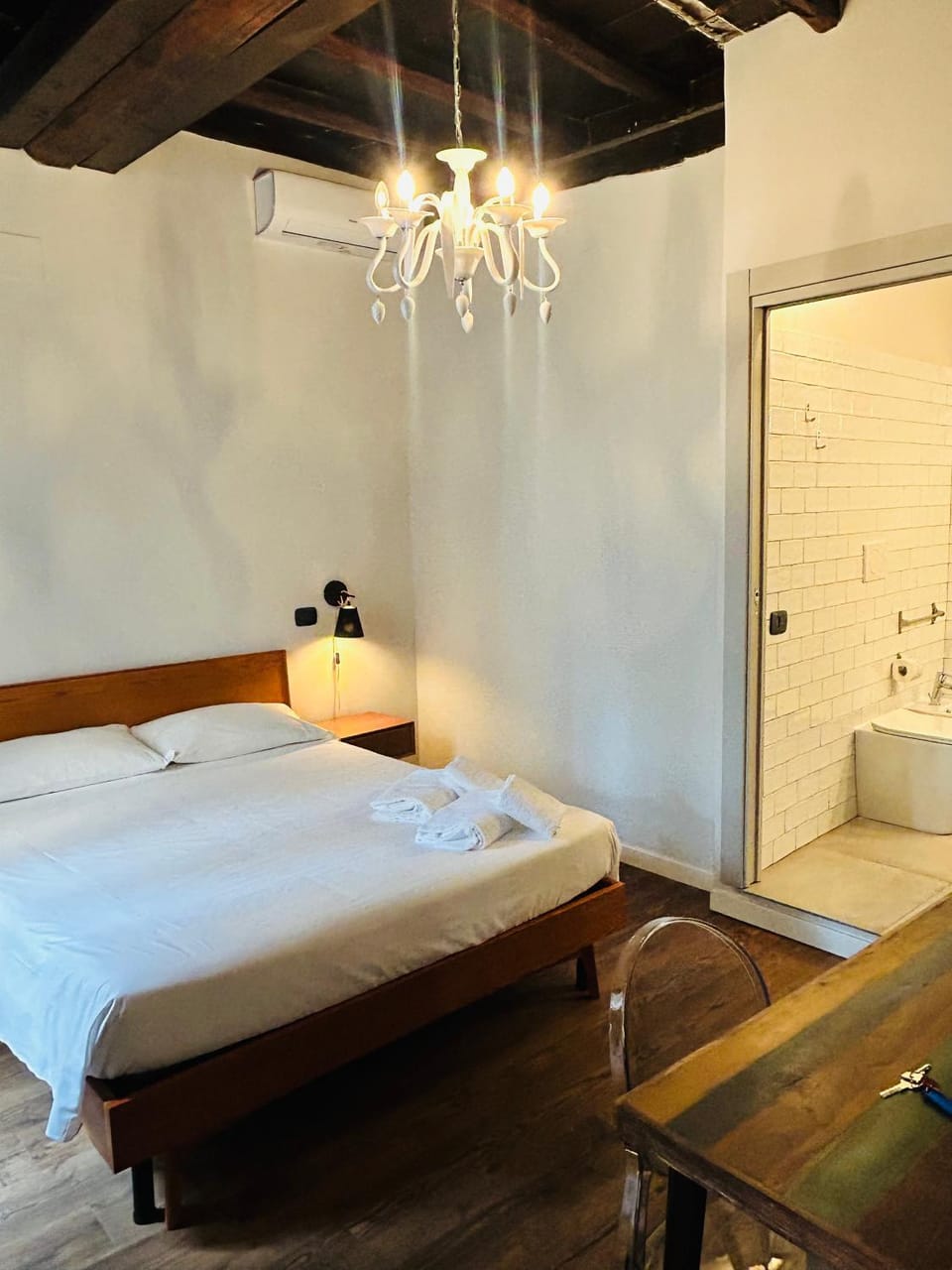 Bed, Photo of the whole room