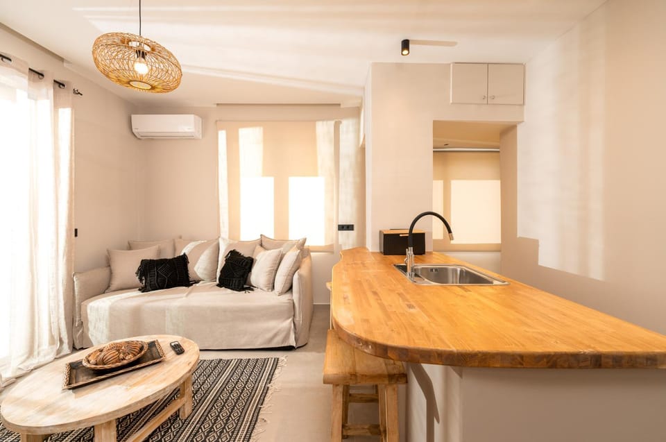 Kitchen or kitchenette, Living room