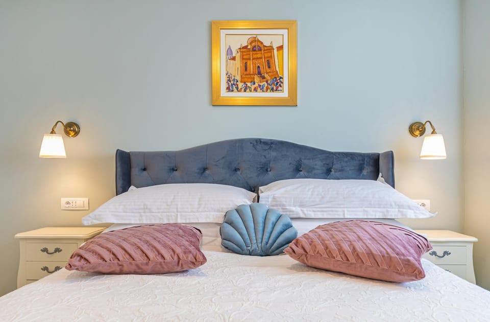 Bed, Decorative detail, Bedroom