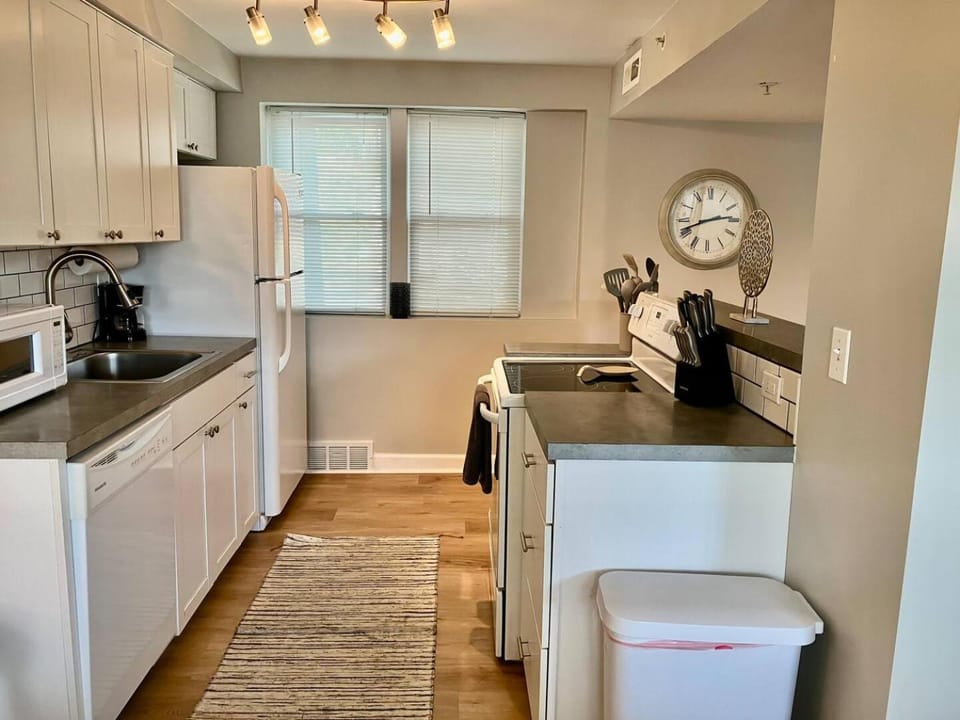 Davenport Dwellings-Two Bedroom Close to UNMC Apartment in Omaha