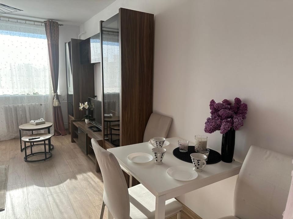 TV and multimedia, Living room, Dining area