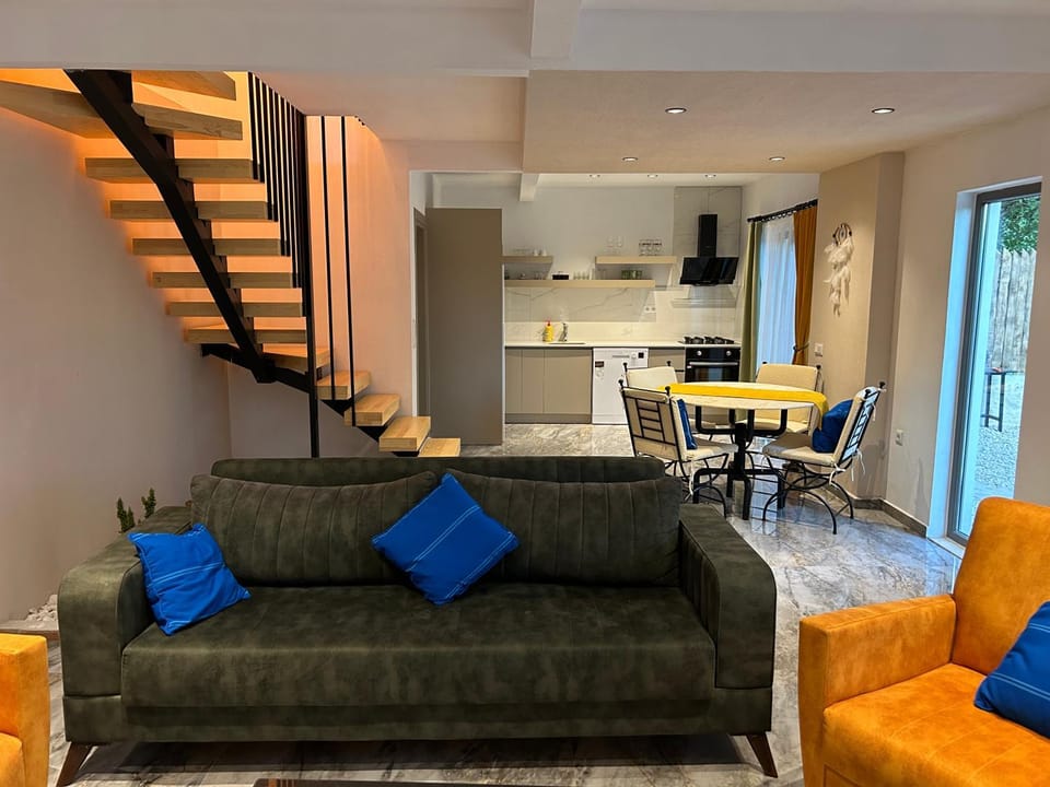 Kitchen or kitchenette, Living room, Dining area