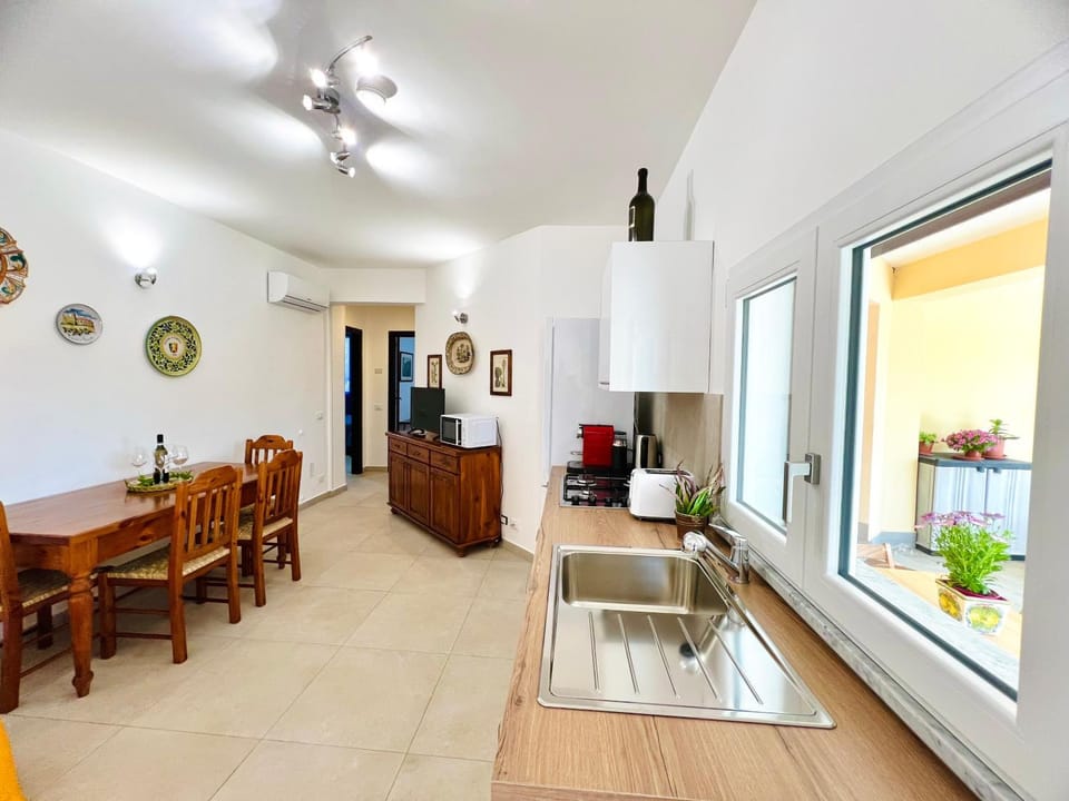 Kitchen or kitchenette, Living room, Dining area