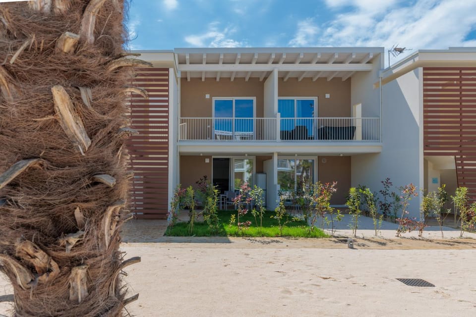 Property building, Day, Garden, Garden view