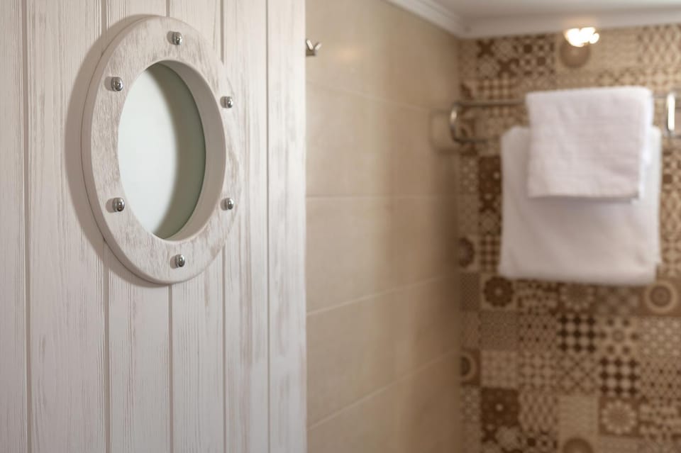 Bathroom, towels