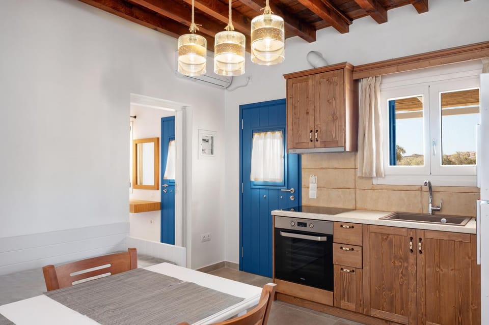 Kitchen or kitchenette, Photo of the whole room, Dining area, pet friendly