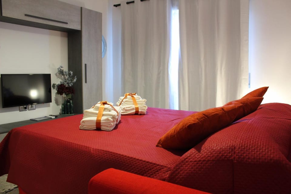 TV and multimedia, Photo of the whole room, Bedroom