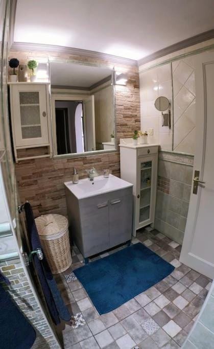 Shower, Bathroom, Bath, towels