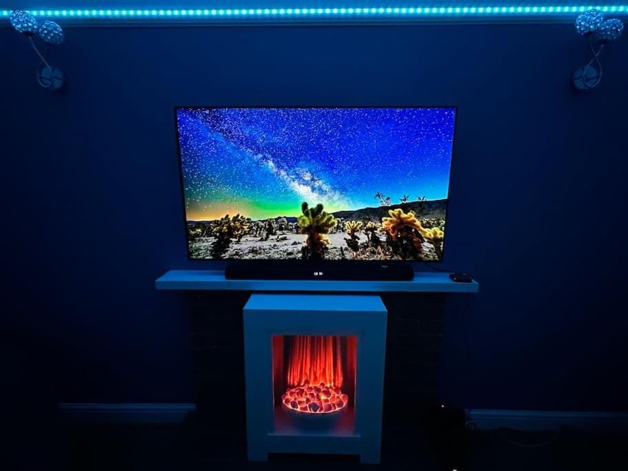 Communal lounge/ TV room, TV and multimedia