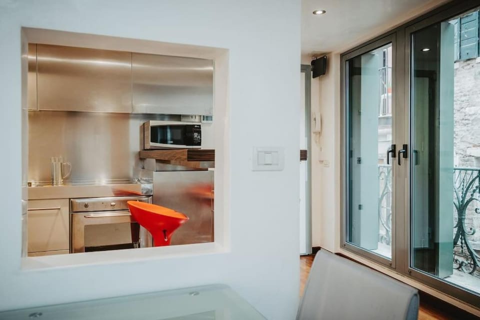 Kitchen or kitchenette, oven