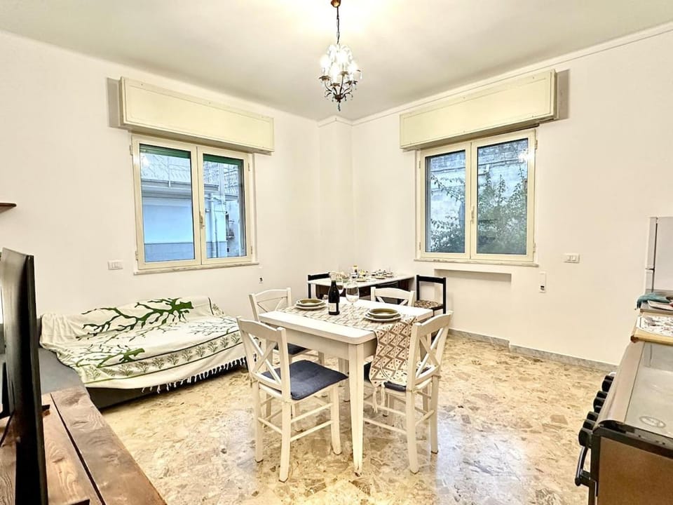 Bed, TV and multimedia, Living room, Seating area, Dining area