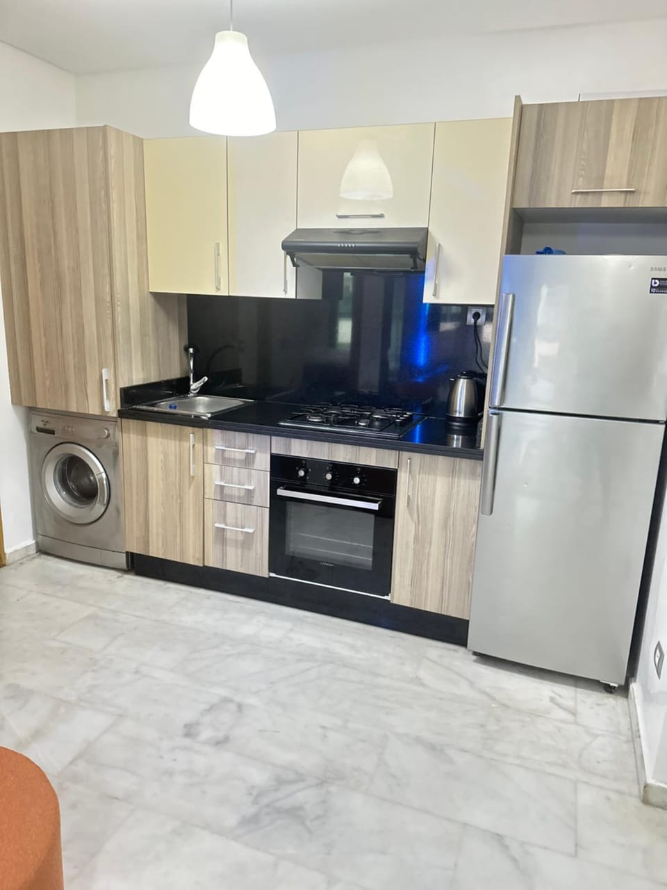 Kitchen or kitchenette, minibar, washing machine