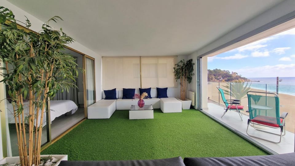 Patio, View (from property/room), Living room, Sea view