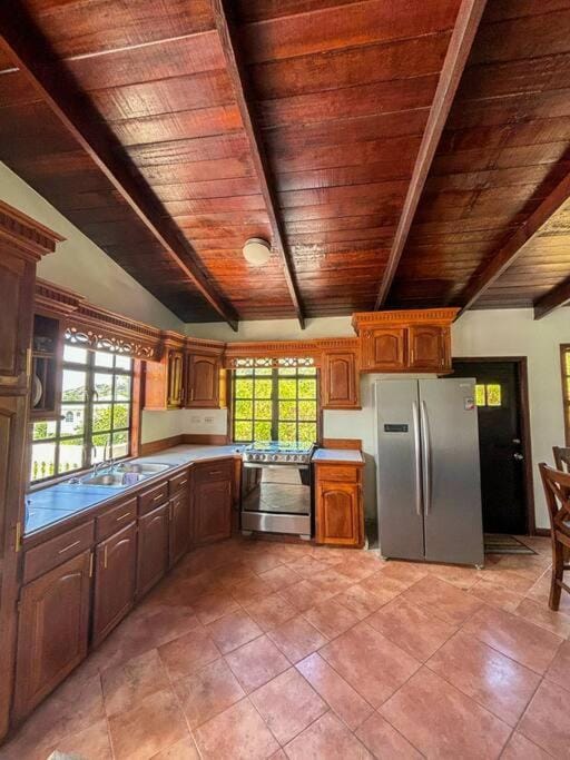 Kitchen or kitchenette, oven