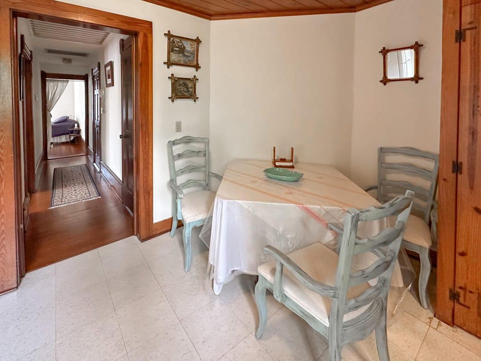 Seating area, Dining area
