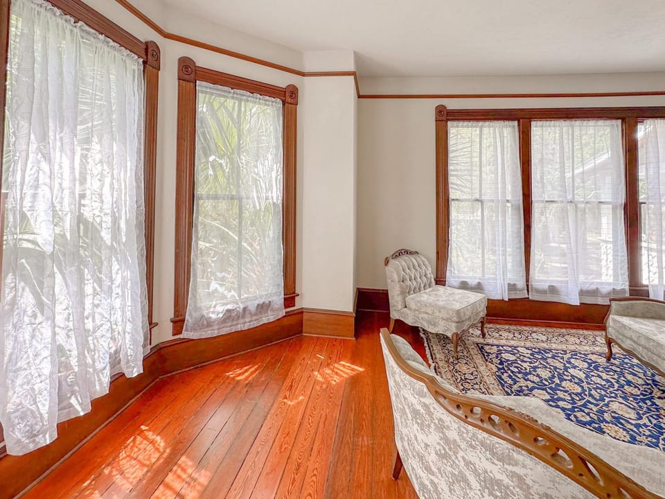 Photo of the whole room, Seating area, Bedroom