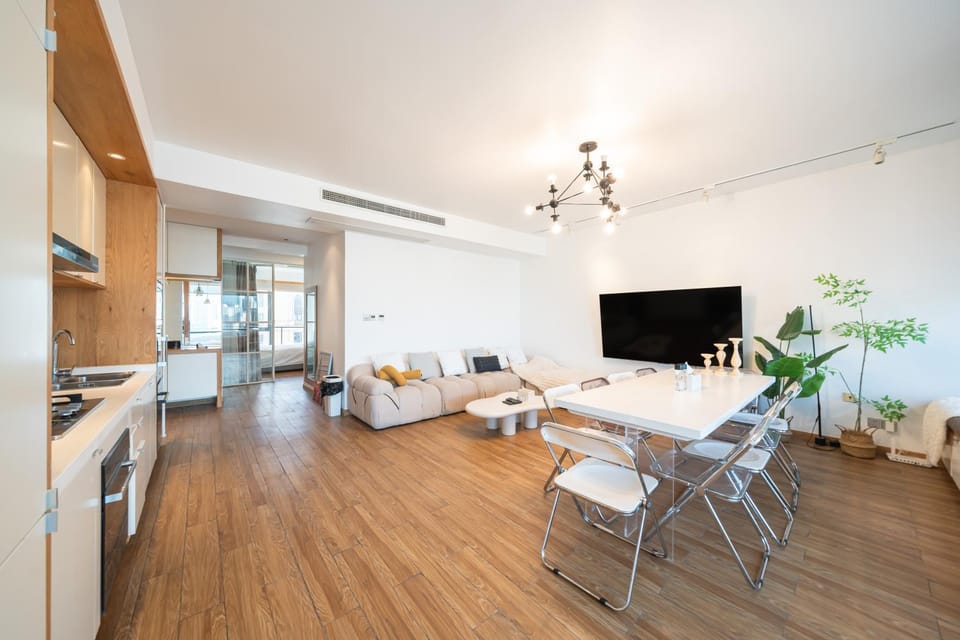 ZHome - HaiQi Garden - Four Bedroom Apartment on the Bund with Bund View Apartment in Shanghai