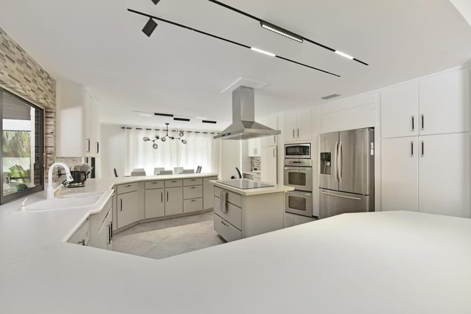 Kitchen or kitchenette, dishwasher, oven, pet friendly, stove