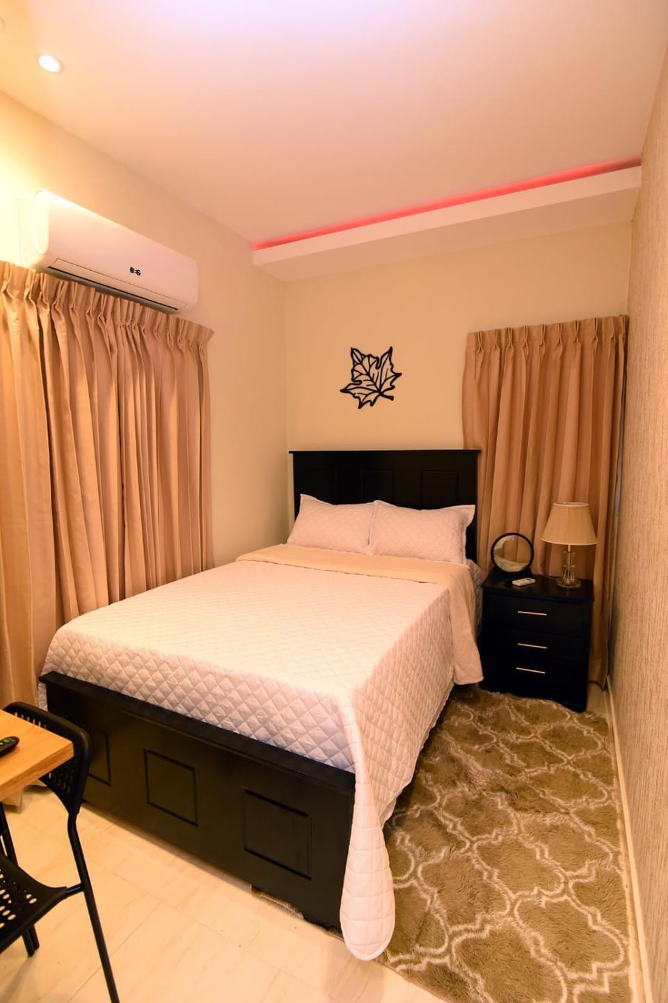 Bed, Photo of the whole room, Bedroom, air conditioner