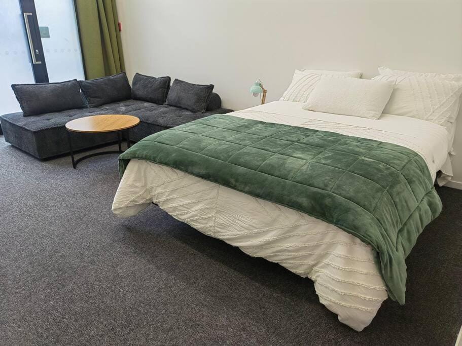 Nestle Brand-new Unit in ChCh CDB Apartment in Christchurch