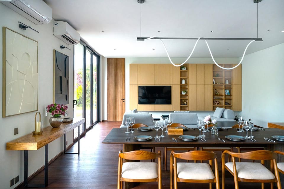 Living room, Seating area, Dining area