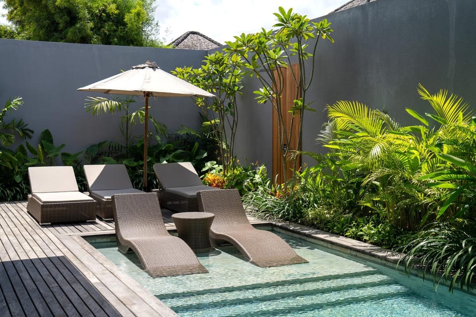 Balcony/Terrace, Swimming pool, sunbed