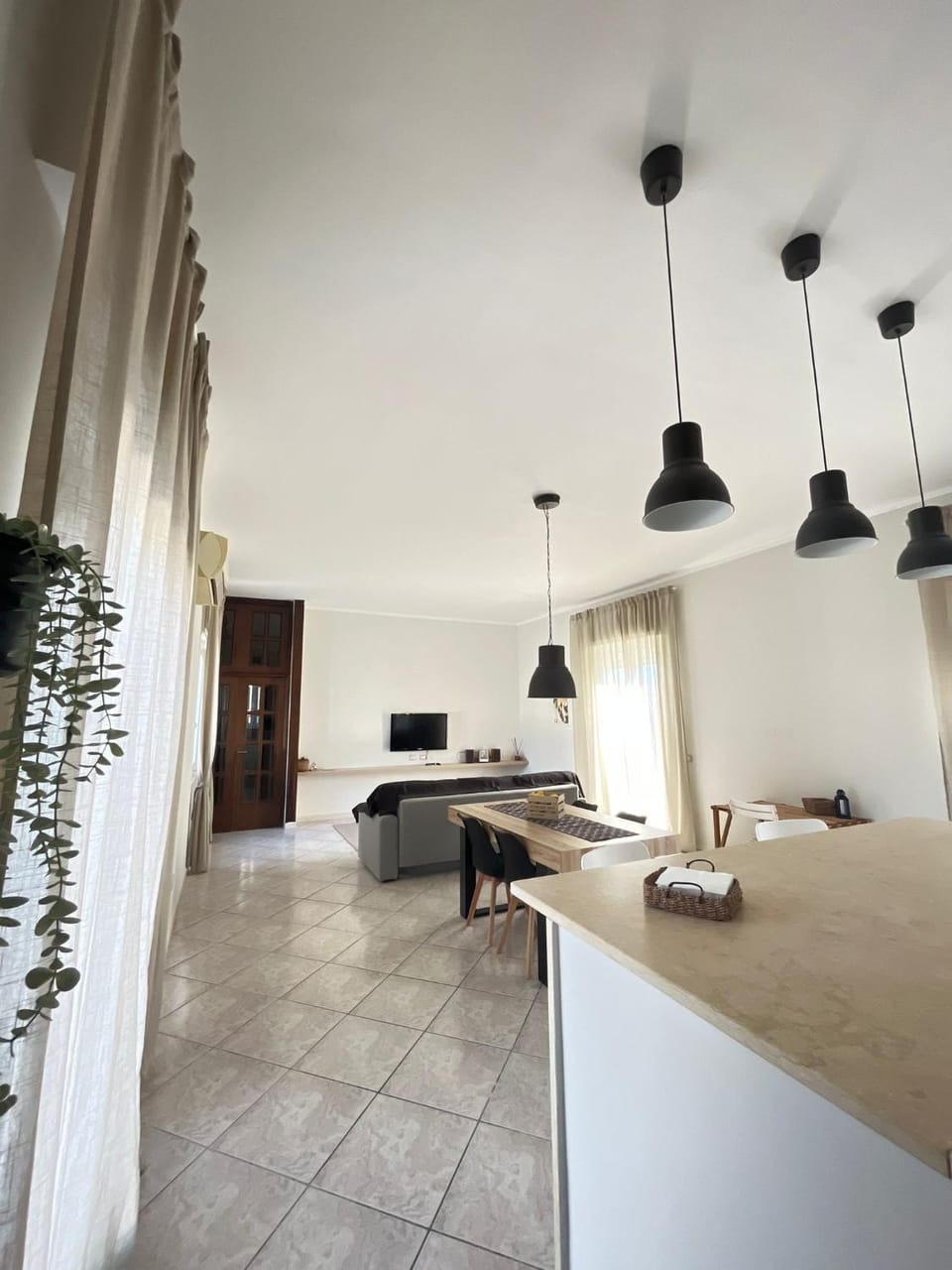 Kitchen or kitchenette, Living room, Seating area, Dining area