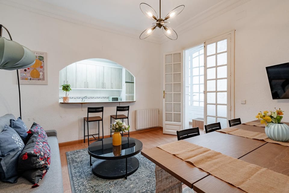 TV and multimedia, Kitchen or kitchenette, Living room, Photo of the whole room, Dining area