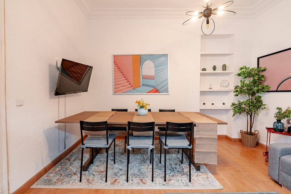 TV and multimedia, Living room, Seating area, Dining area