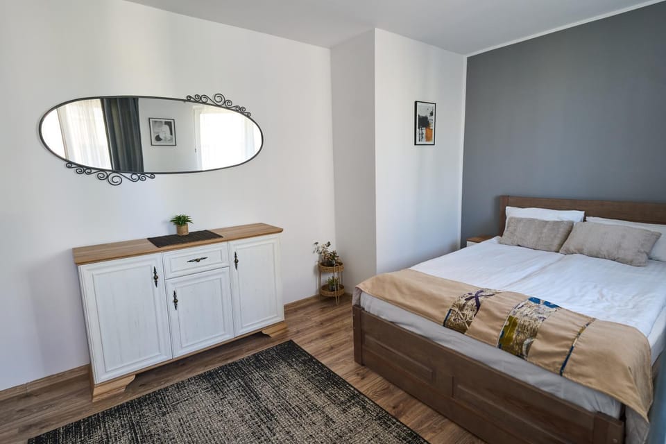 Bed, Balcony/Terrace, Bedroom