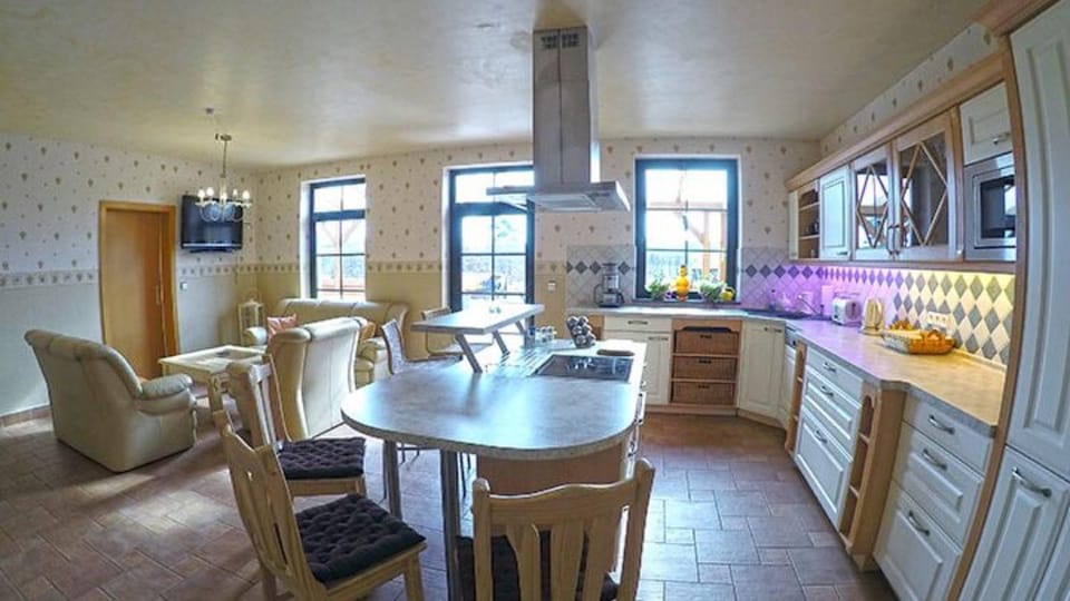 Property building, Kitchen or kitchenette, Living room