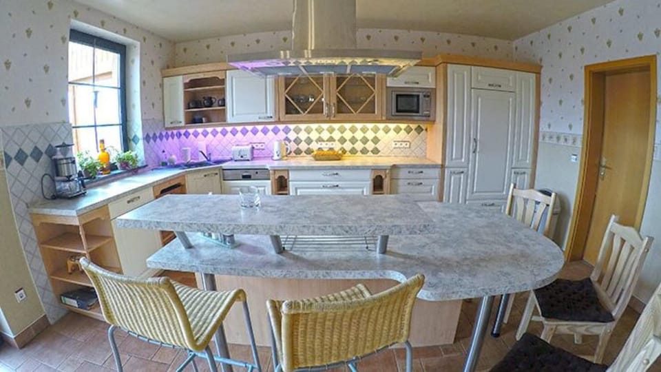 Property building, Kitchen or kitchenette, Living room